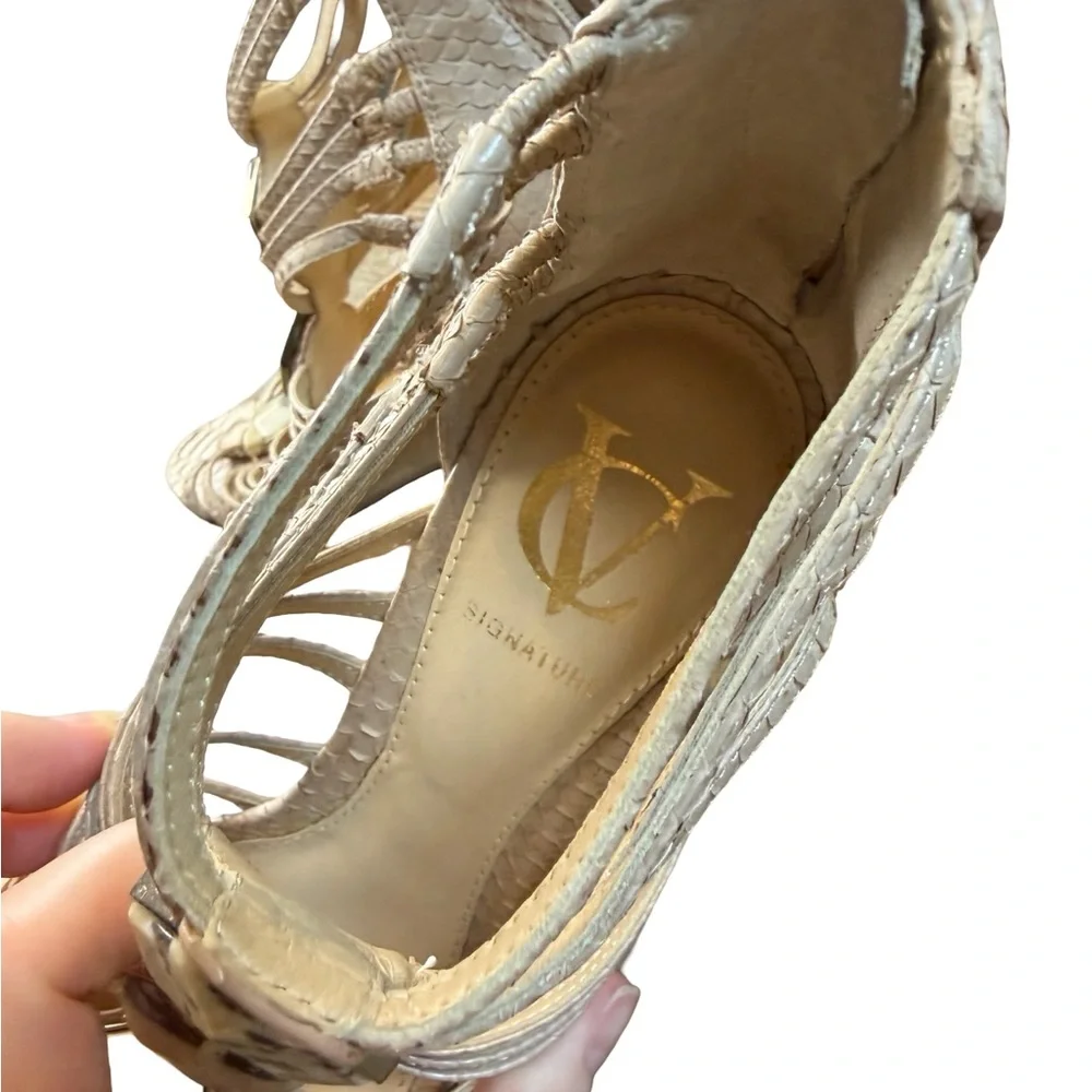 ✨ VC Signature Snakeskin Strappy‎ Stone-Accent Wedge Sandals 7.5M ✨